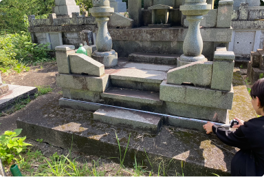 お墓のサイズを測定