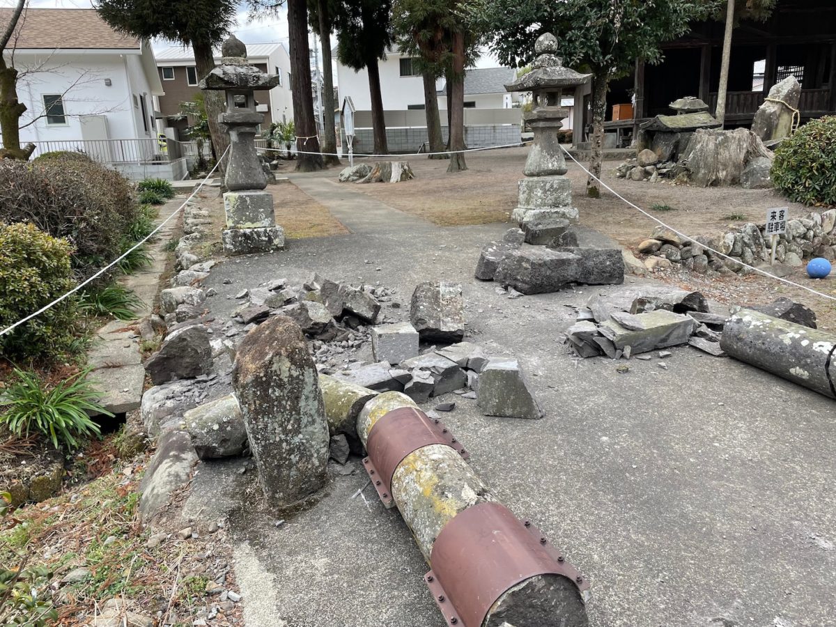 地震後のお墓